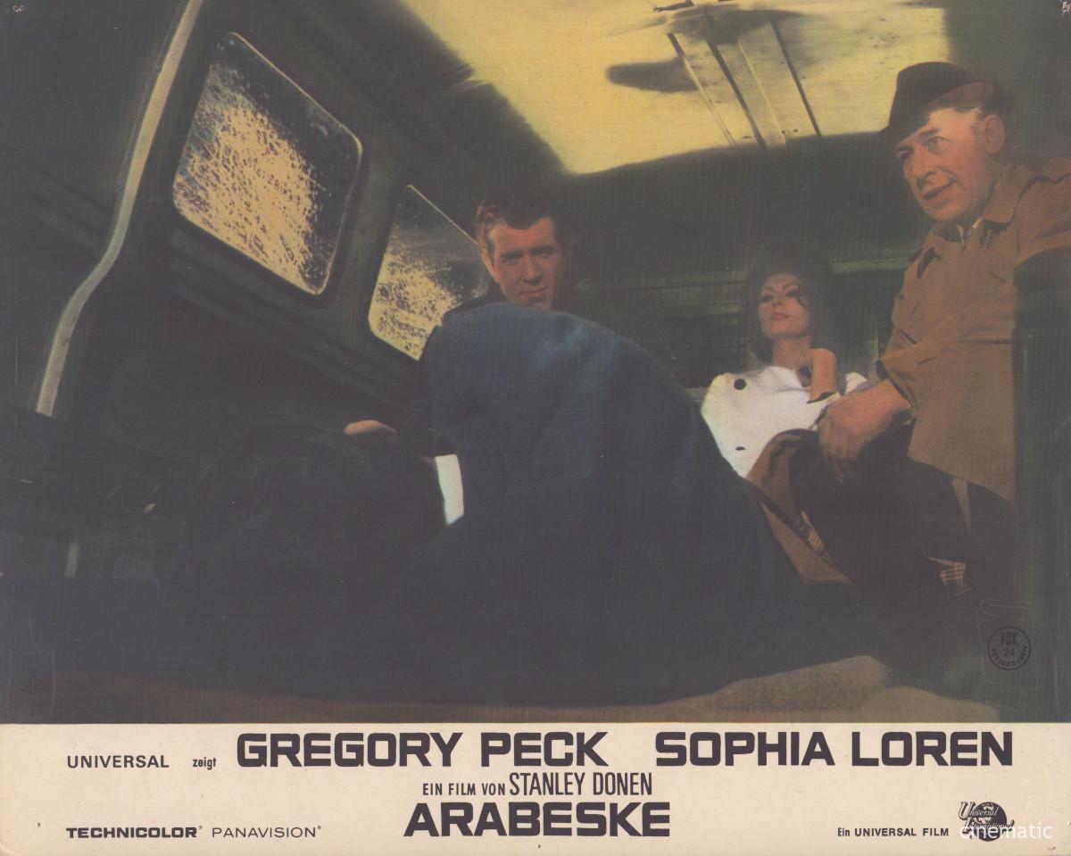 Arabeske (Gregory Peck, Sophia Loren) – Bild 2