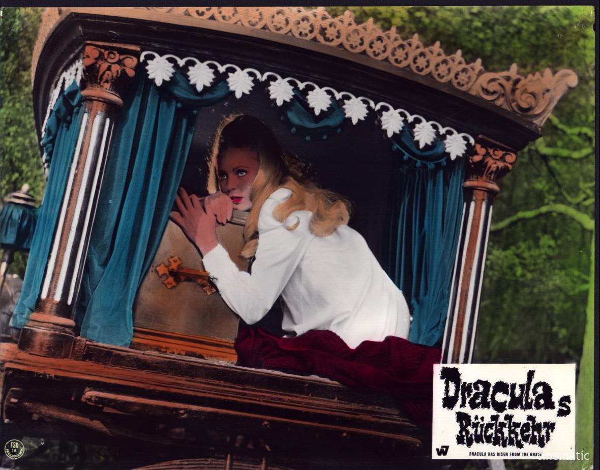 Draculas Rückkehr (Christopher Lee) – Bild 19