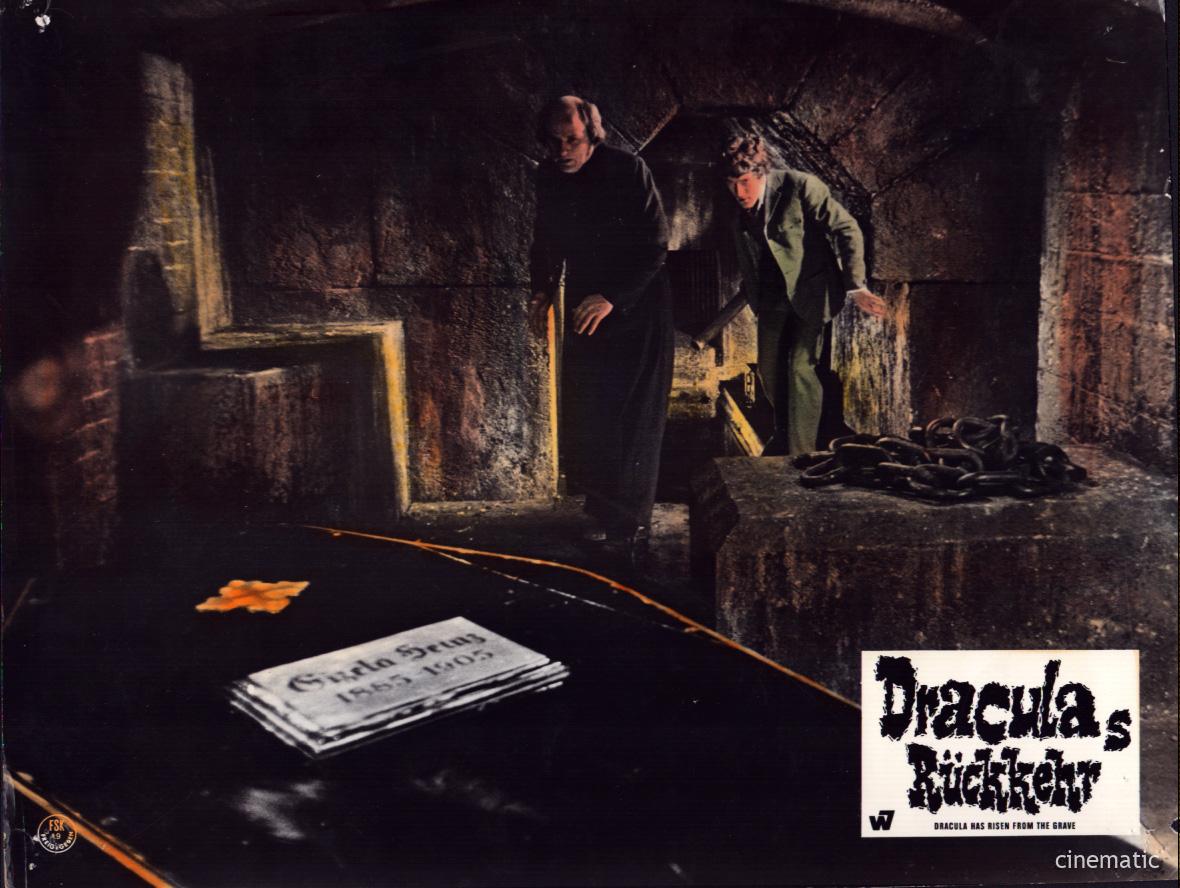 Draculas Rückkehr (Christopher Lee) – Bild 20