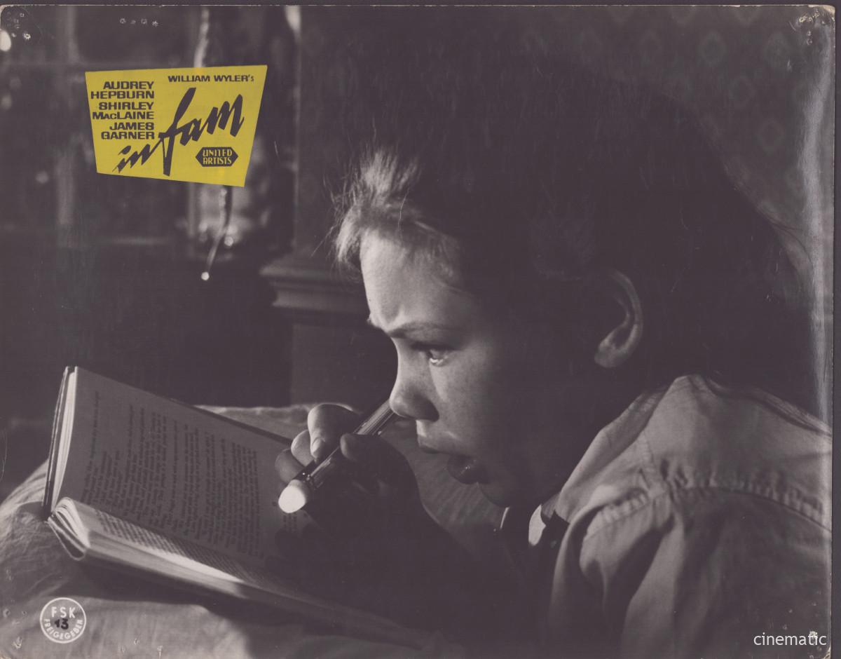 Infam (Audrey Hepburn, Shirley MacLaine) – Bild 14