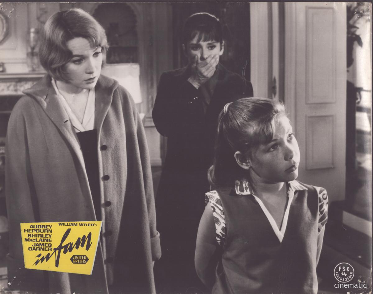 Infam (Audrey Hepburn, Shirley MacLaine) – Bild 15