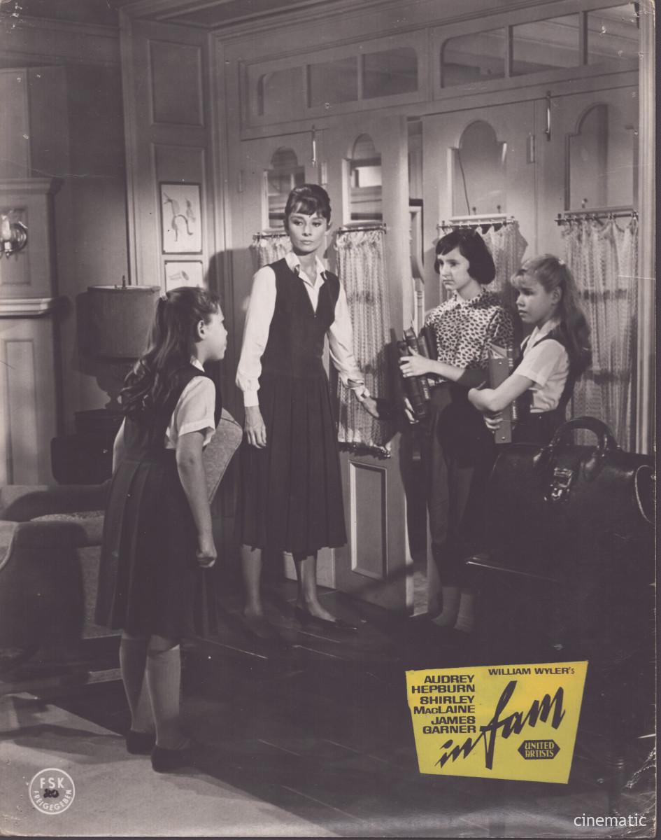 Infam (Audrey Hepburn, Shirley MacLaine) – Bild 21