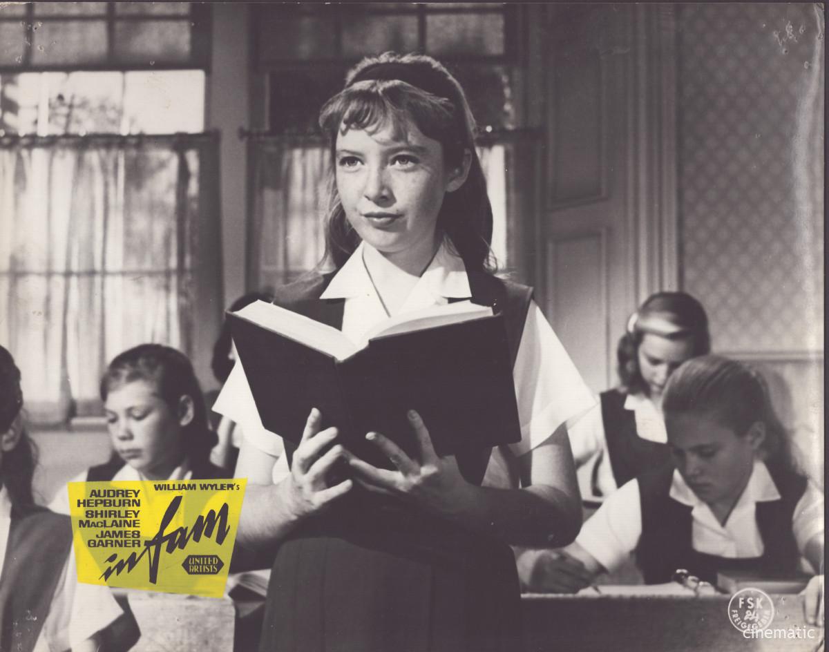 Infam (Audrey Hepburn, Shirley MacLaine) – Bild 25